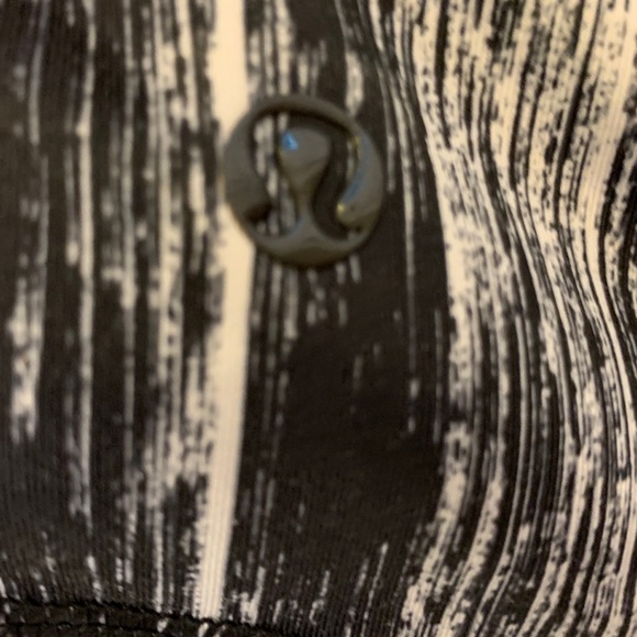 🌿 {Lululemon} Tank Top Strappy Back Heat Wave Design Flawed Small/XS 2 Black - Picture 8 of 12